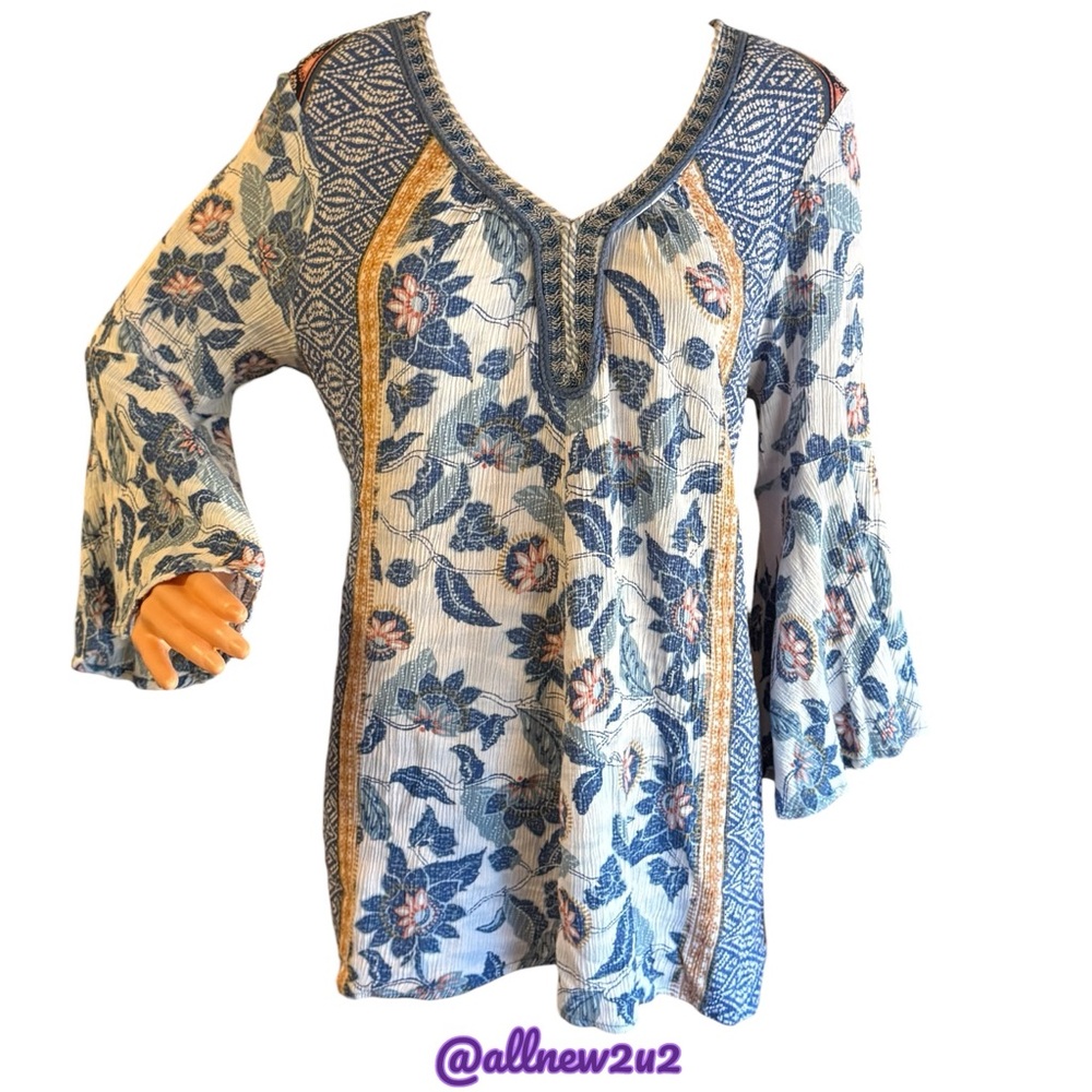 New New Directions Blue and White Peasant Festival Top Fits From Medium / L-XL